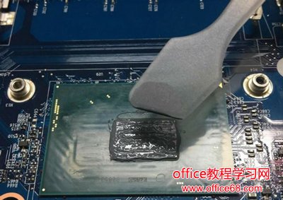 笔记本电脑添加CPU硅脂的操作方法