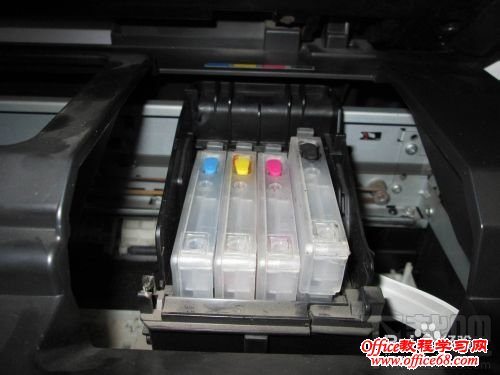 爱普生OFFICE TX300F系列打印机给墨盒注墨教程