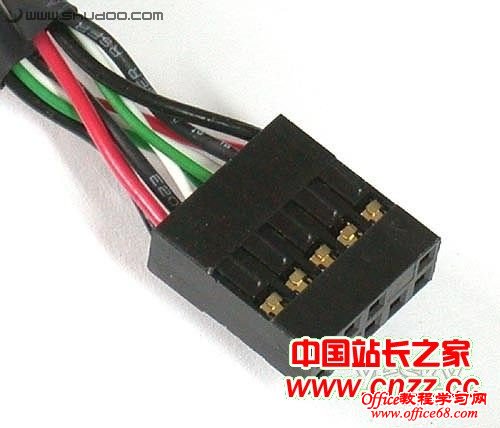 如何在电脑主板上正确的插入接口