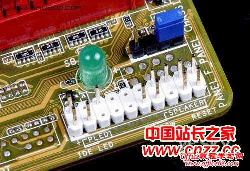 如何在电脑主板上正确的插入接口